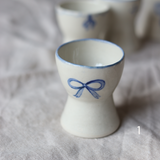 Porcelánový stojánek na vajíčko